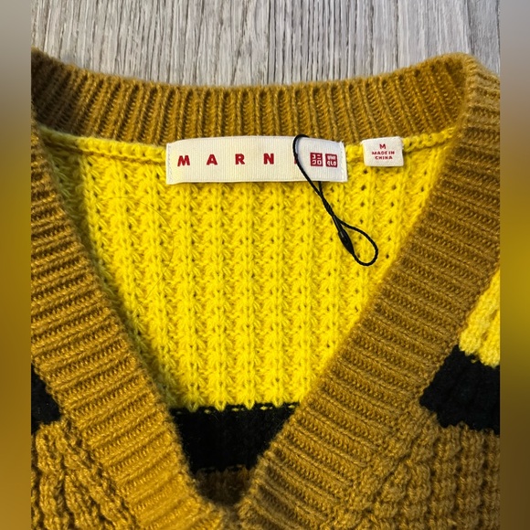 Uniqlo x Marni rare Knitted V-Neck Sweater - Picture 4 of 5